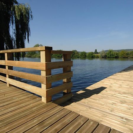 Les Canisses Saint-Pierre-la-Garenne Екстериор снимка